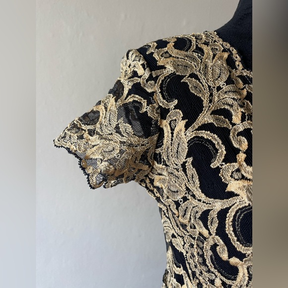 Definitely Wendy, Black/Gold, Lace/Mesh semi- crop fitted top, size med - Picture 3 of 10